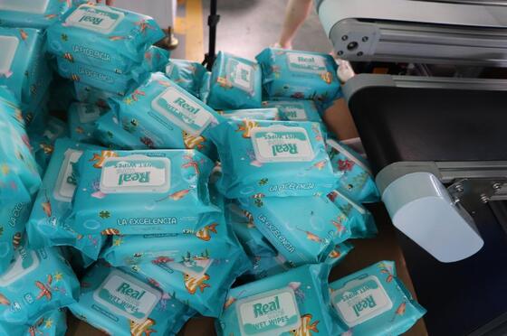 Langlebige Wassertücherverpackungsmaschine mit fortschrittlichem Steuerungssystem zur Gewährleistung einer präzisen Verpackung und reibungslosem Betrieb