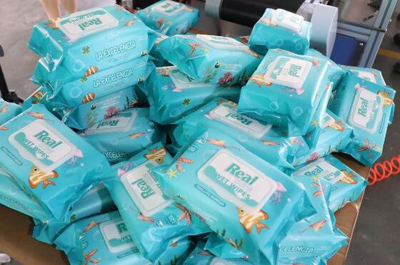 Multifunktionale Wassertücherverpackungsmaschine geeignet für verschiedene Verpackungsmaterialien und -größen, die Flexibilität gewährleisten